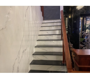 Cầu thang ốp đá Marble